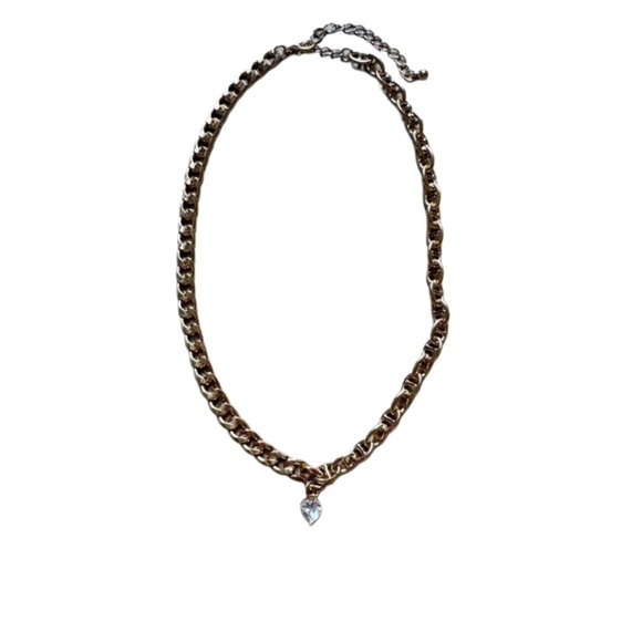 Elegant Gold Chain Necklace With Heart Pendant